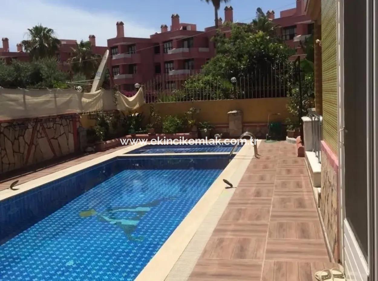 Alanya Telatiye Mahallesi Konaklı Mevkiinde Denize Yakın Köşebaşı 338M2 Arsa İçerisinde Satılık Villa