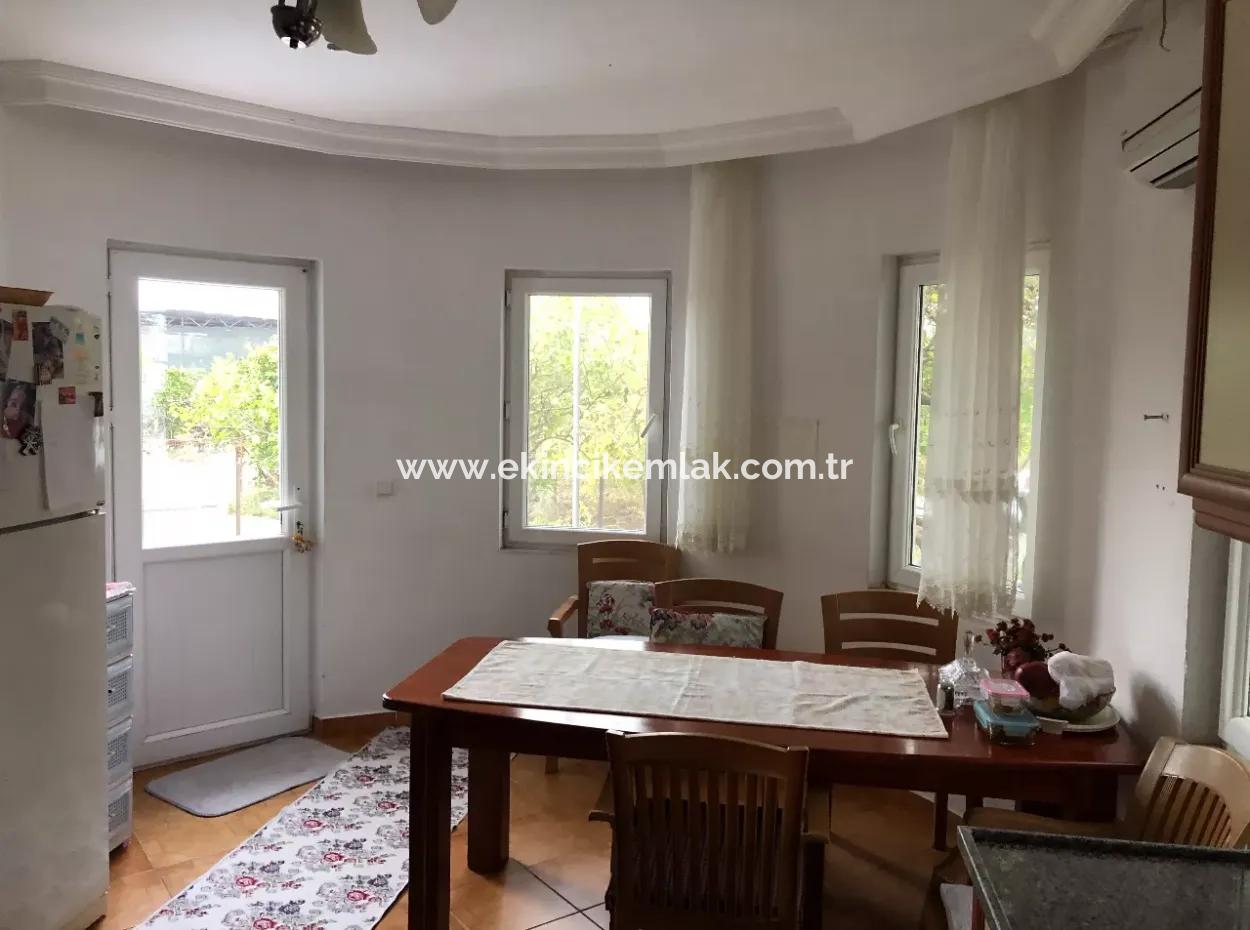 Okçular'da 1222M2 Arsa İçerisinde Satılık Tek Katlı Müstakil Ev