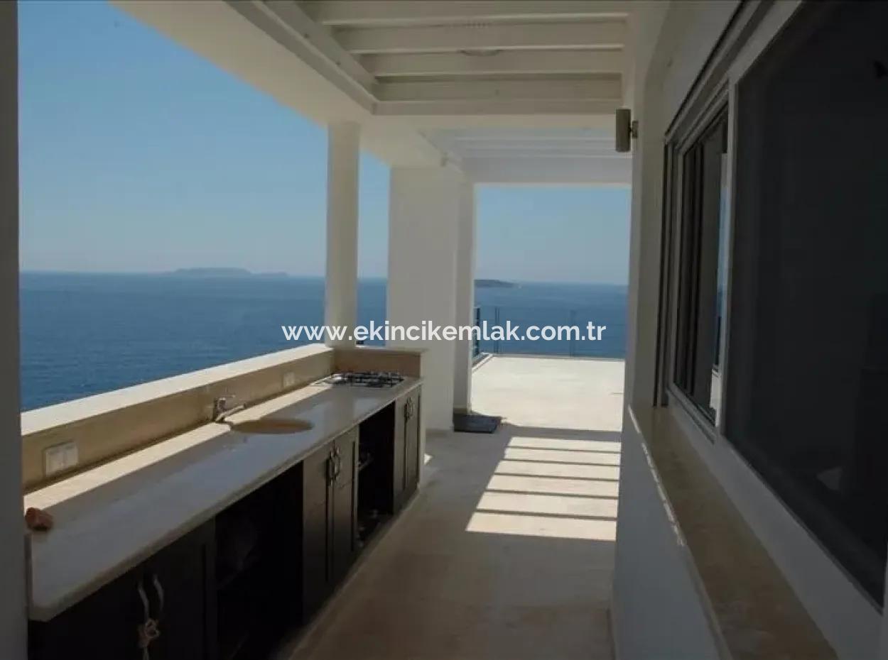 Kaş Denize Sıfır Satılık Villa Meyis Adasına Ve Deniz Manzaralı Satılık Villa