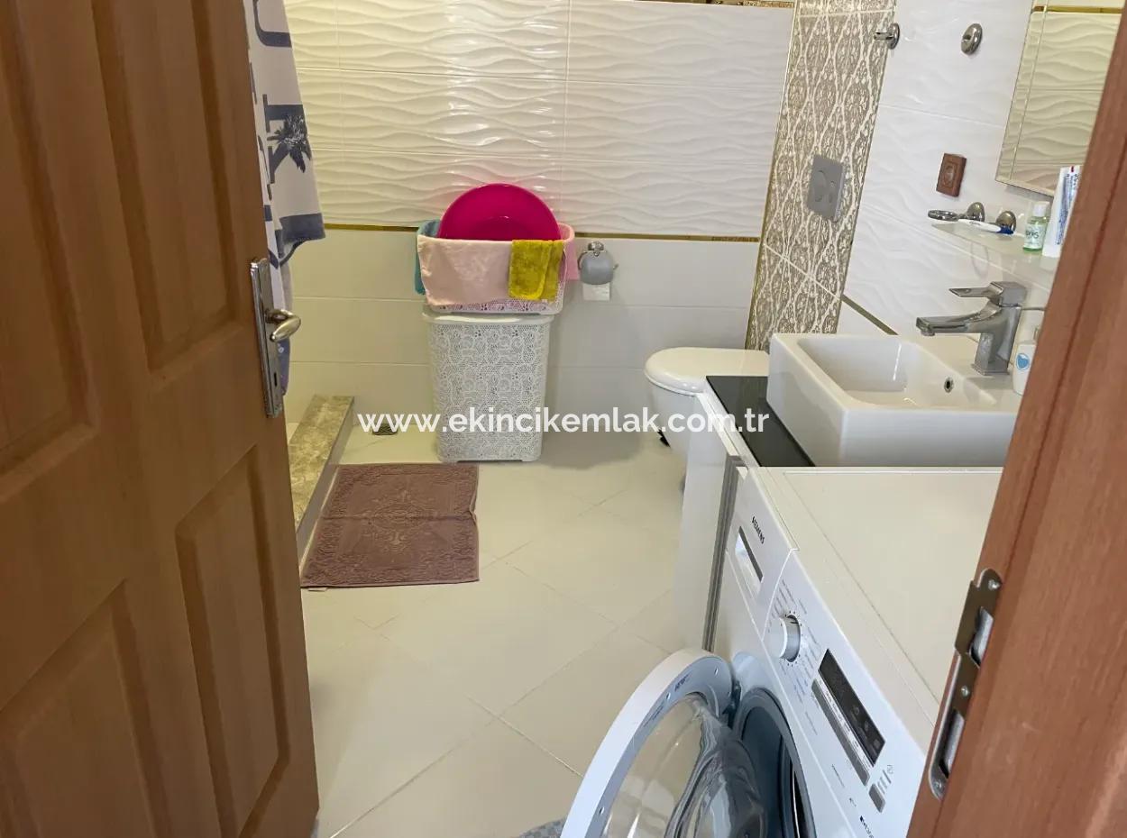 Akçapınar'da Deniz Manzaralı Satılık 6+1 Villa