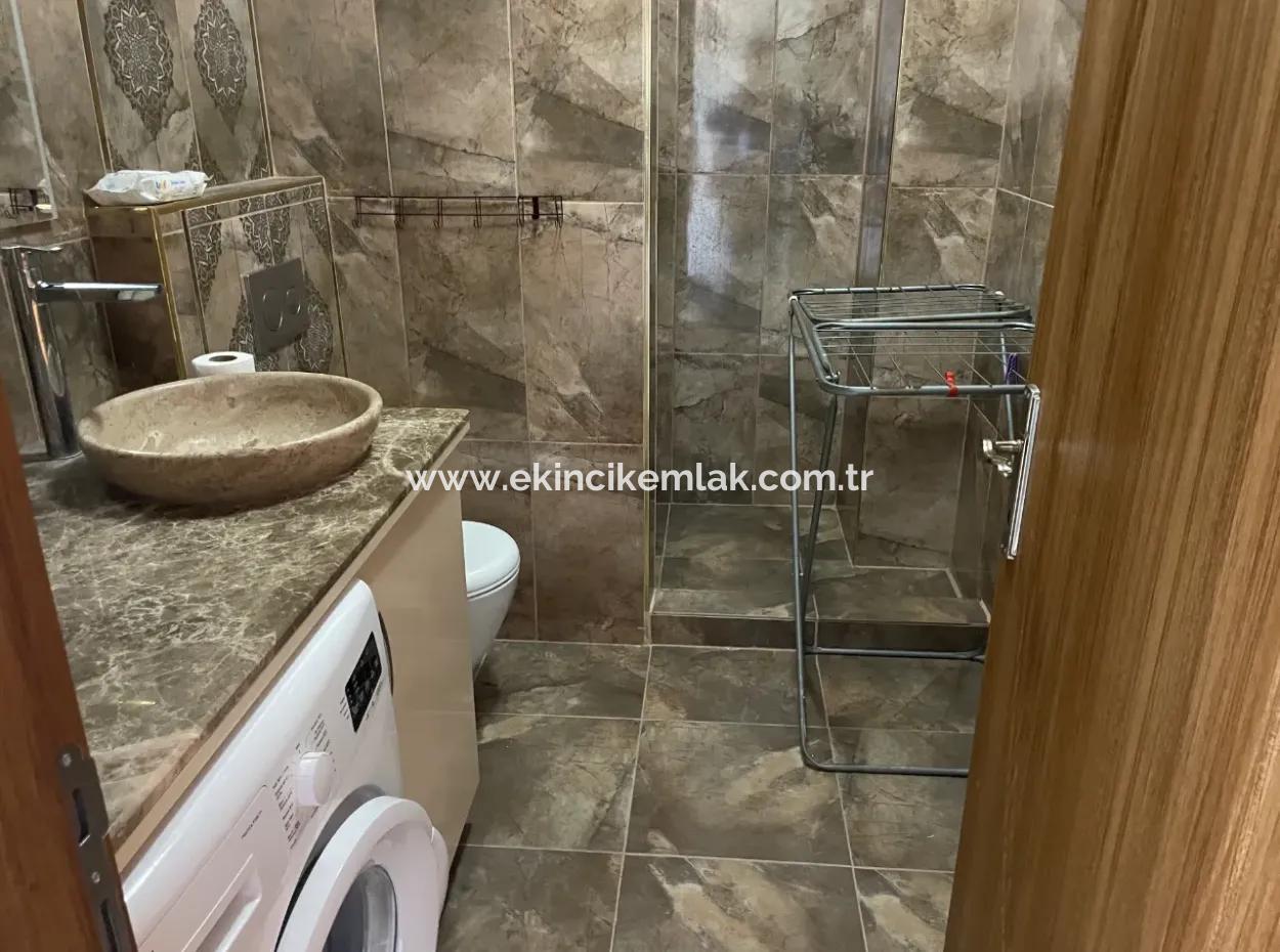 Akçapınar'da Deniz Manzaralı Satılık 6+1 Villa