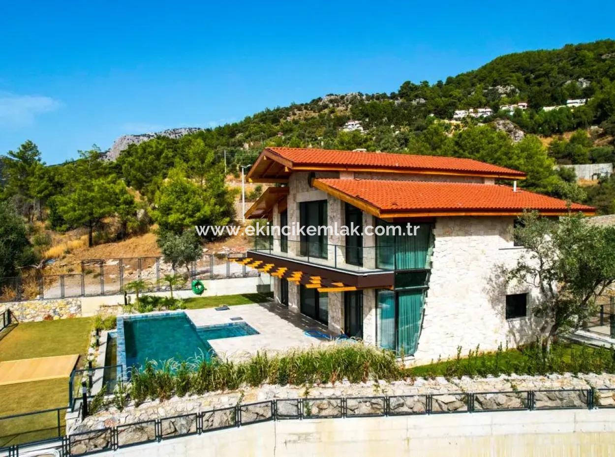 Sarıgerme'de Deniz Manzaralı Satılık Taş Villa