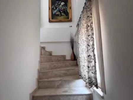 Dalyan Maraş'da Köşebaşında 980M2 Arsa İçin'de 5+1 Satılık Villa