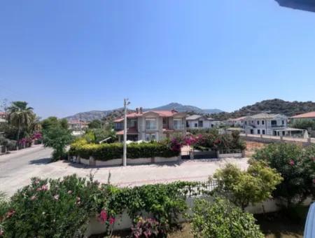 Dalyan Maraş'da Köşebaşında 980M2 Arsa İçin'de 5+1 Satılık Villa