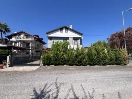 Dalyan Merkezde 301M2 Arsa İçerisinde 5+1 Satılık Villa